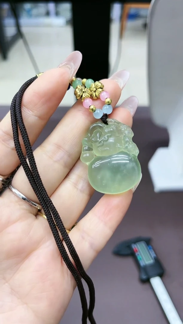未镶嵌蛇纹石玉颈饰葫芦挂件