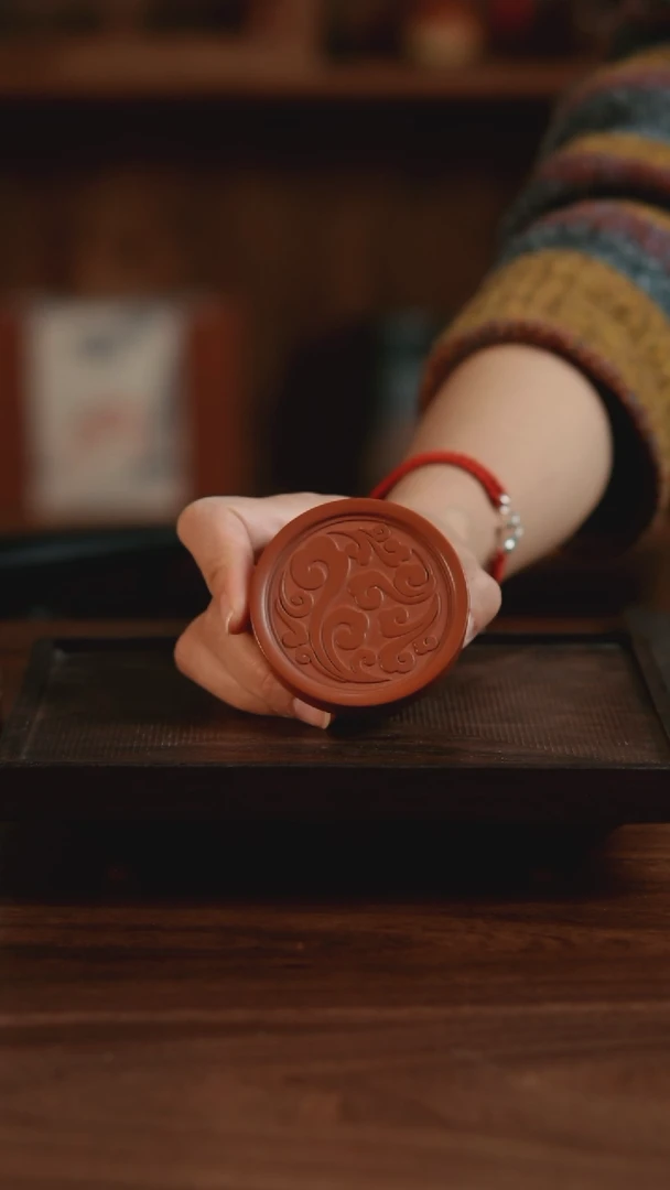 【闪购商品】 二生陶作祥云盖置映禄红