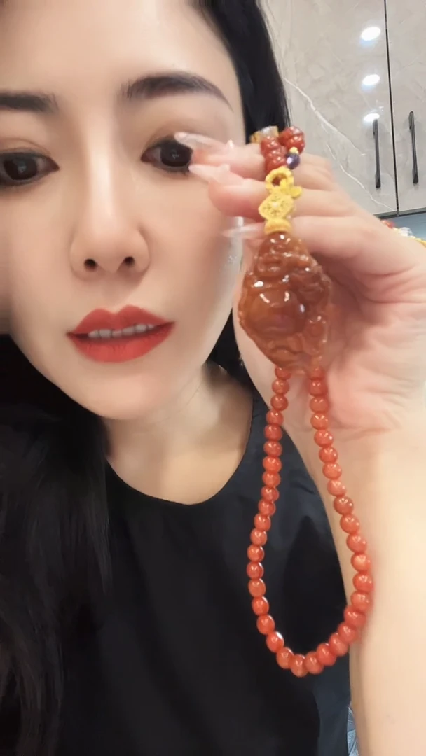翡翠未镶嵌颈饰佛公