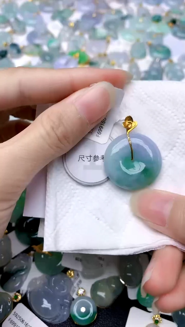 颈饰18K金镶嵌翡翠天然A货翡翠