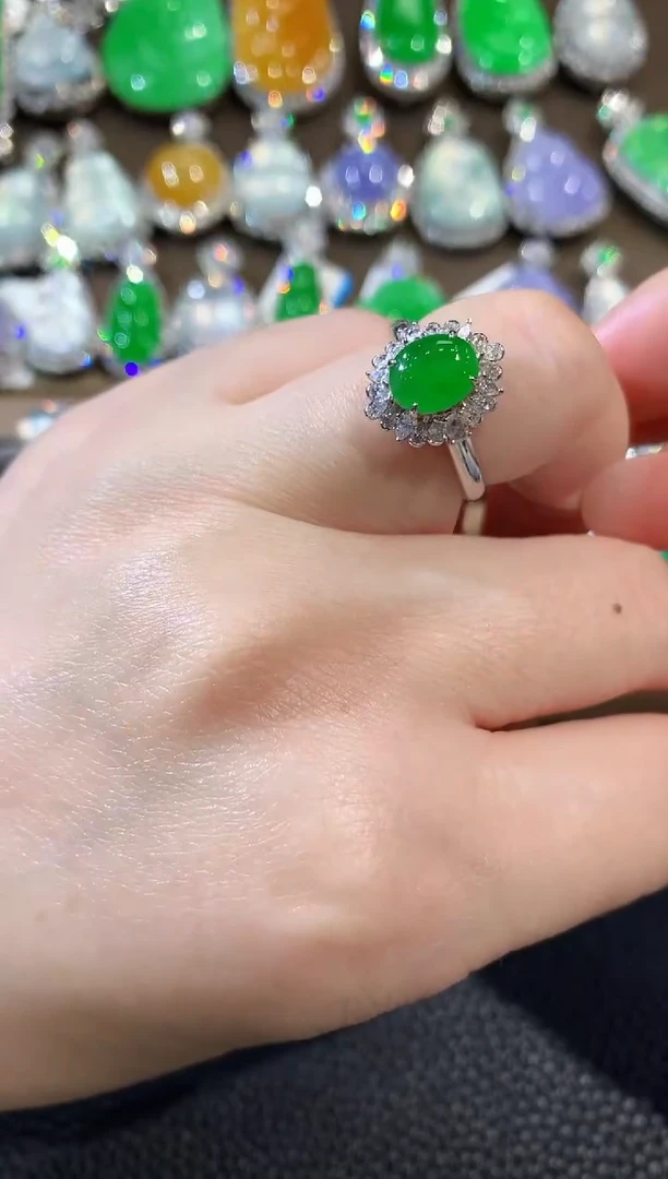 18K金镶嵌戒指翡翠A138