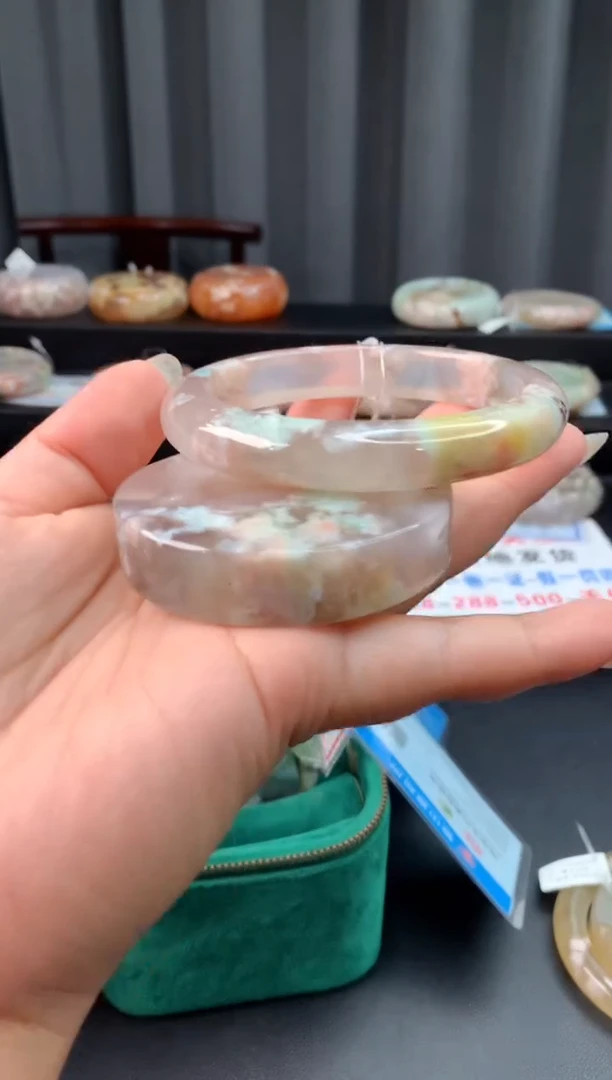 未镶嵌手镯石英质玉（62圈口）赠送镯心