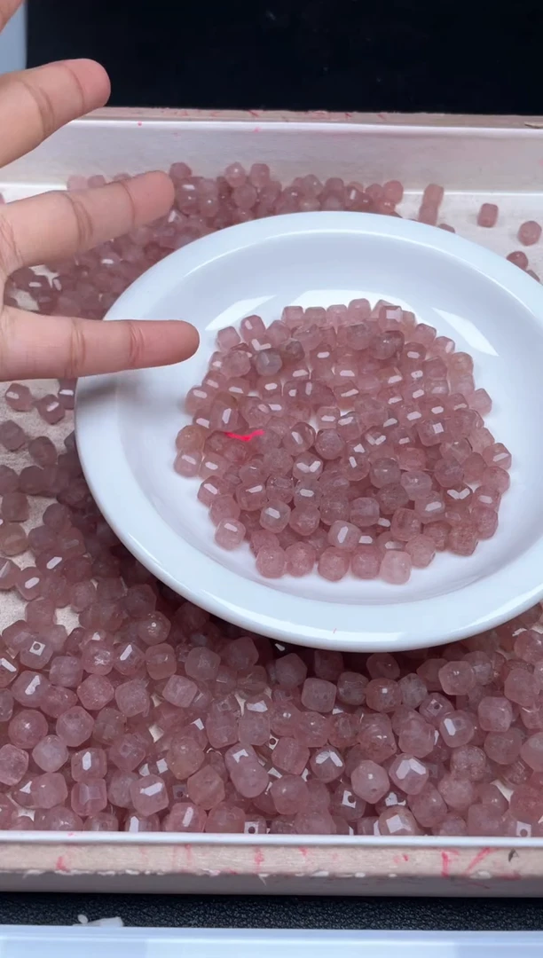 【闪购商品】水晶颈饰未镶嵌w2178草莓晶方糖8mm*20