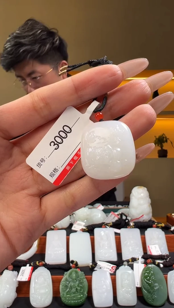 颈饰未镶嵌和田玉1