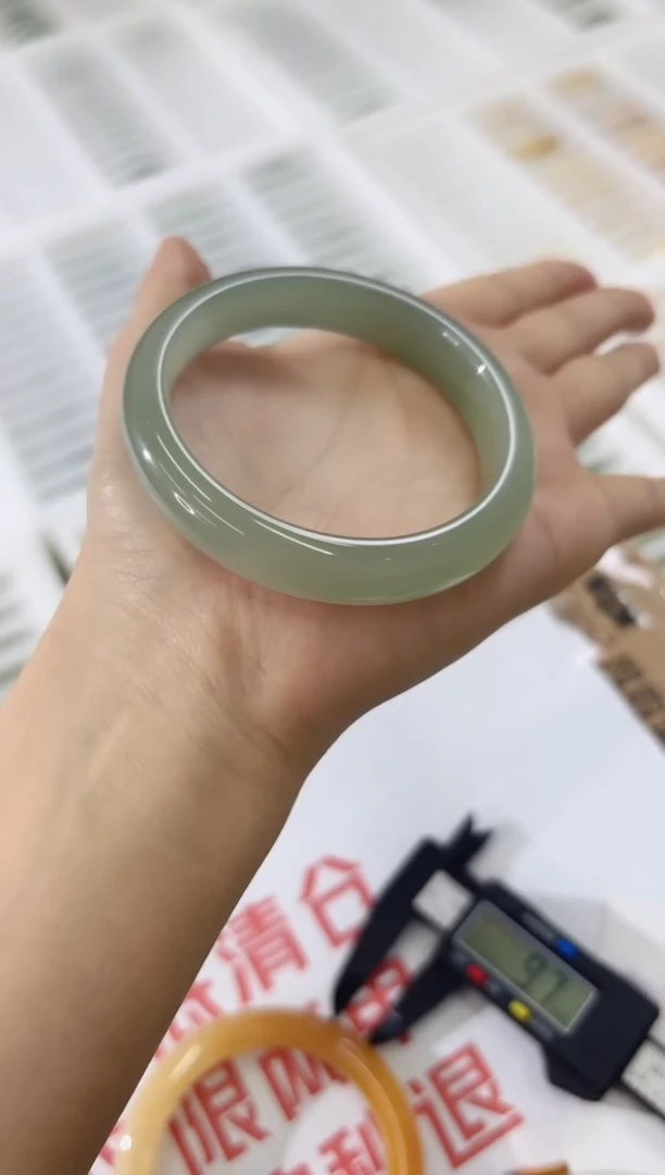 未镶嵌手镯石英质玉63-57D