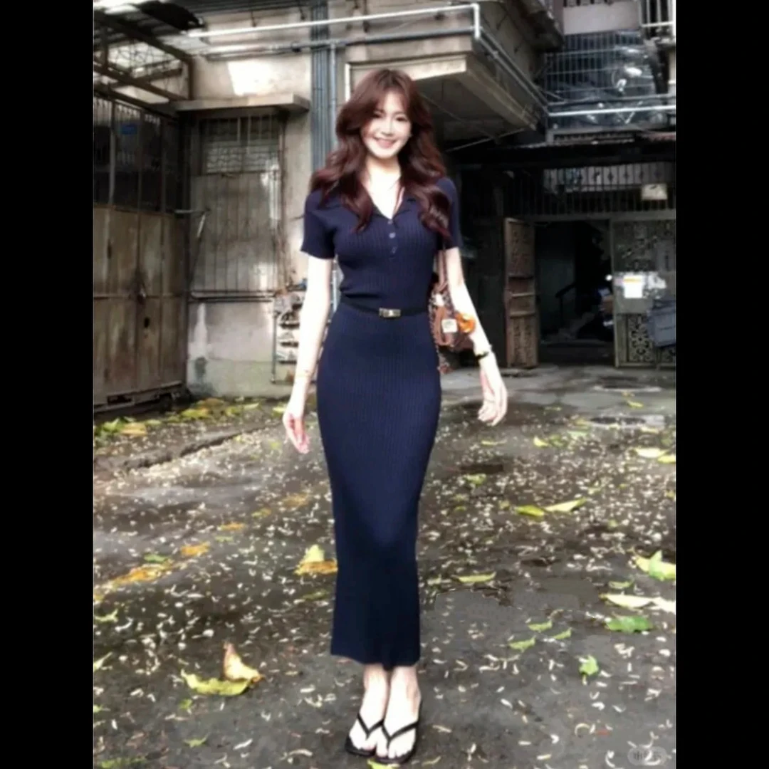 法式轻熟风高级感V领短袖针织连衣裙女夏季收腰显瘦气质包臀长裙