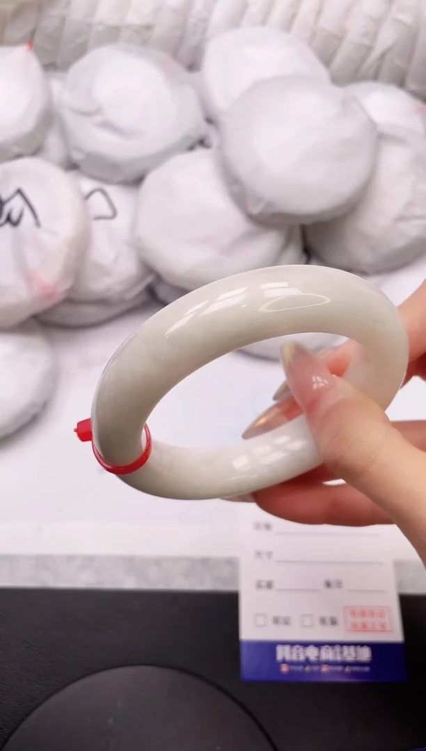 【闪购商品】和田玉手镯未镶嵌16K361-57