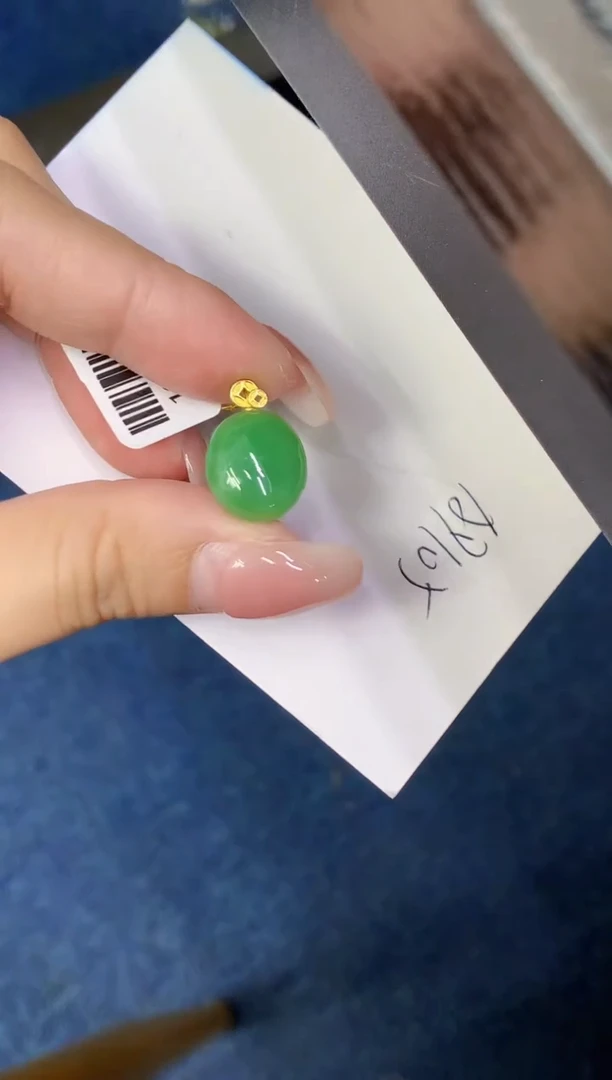 翡翠18K金镶嵌颈饰缅甸天然翡翠A货