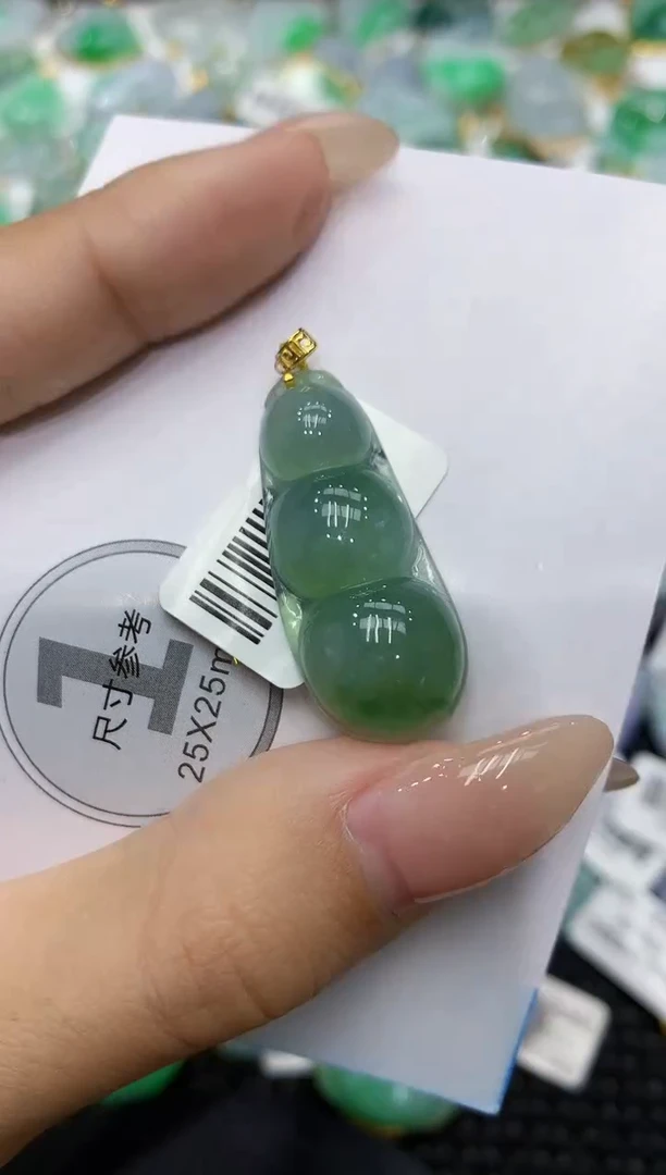 颈饰18K金镶嵌翡翠111111111111