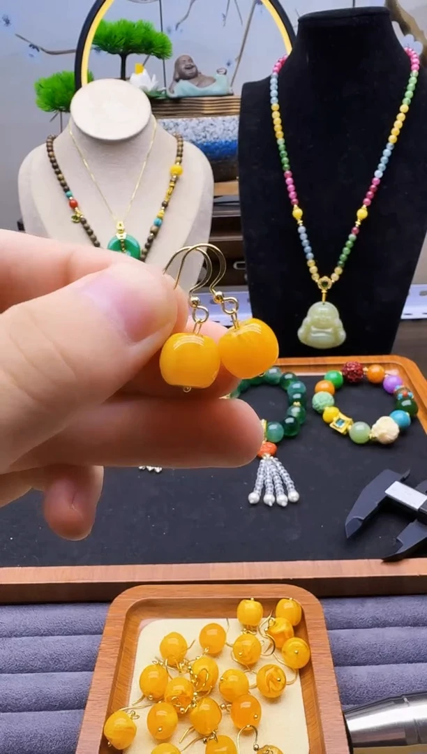 14K金镶嵌蜜蜡耳饰E01