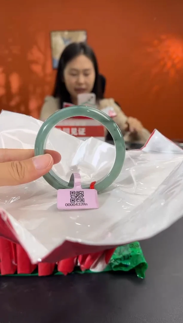 未镶嵌手镯翡翠4    5556