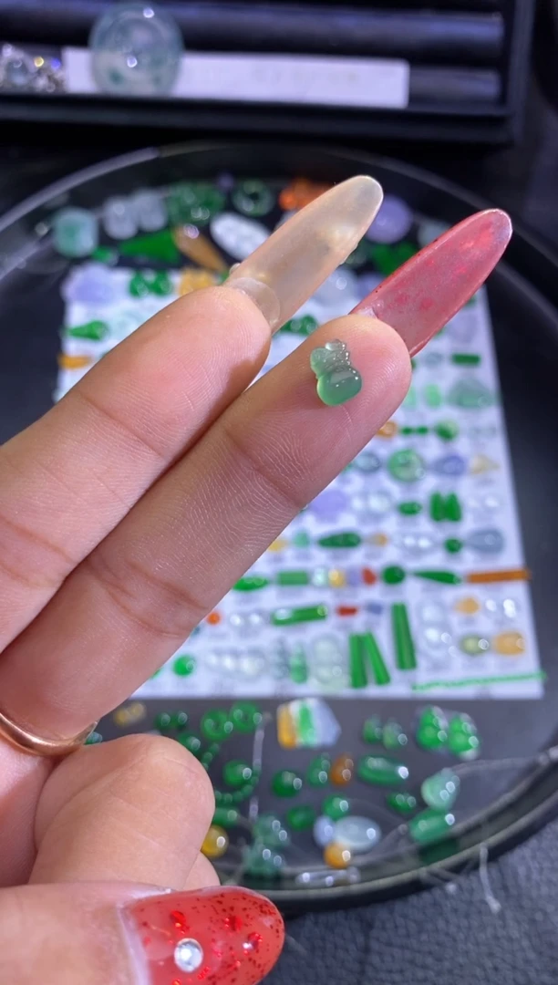 未镶嵌挂件翡翠福袋