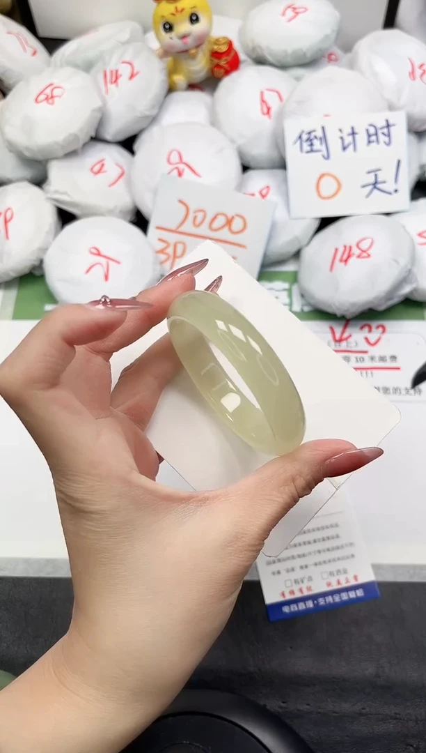 【闪购商品】石英质玉手镯未镶嵌84-55