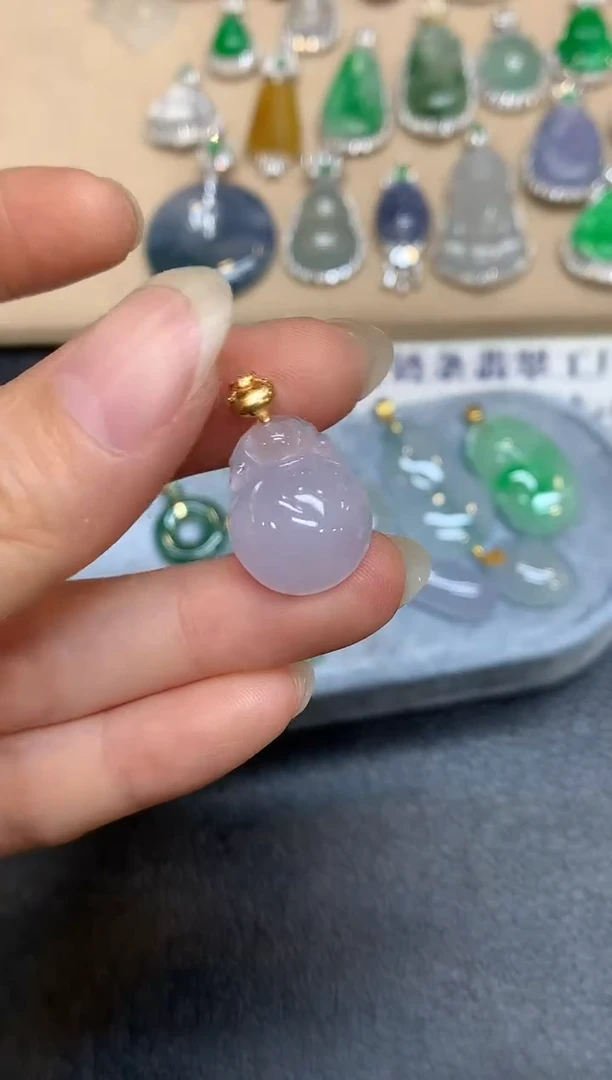 颈饰18K金镶嵌翡翠【无服务费