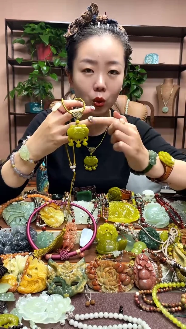 未镶嵌岫玉吊坠多样性发货发其中之一