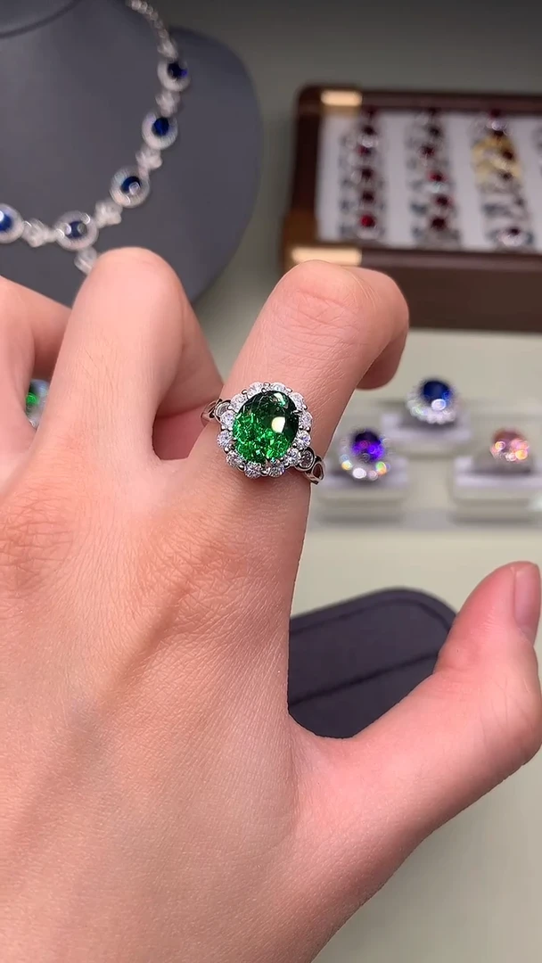 银S925镶嵌戒指石榴石（沙弗莱）........