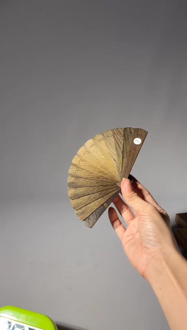 其他楠木（金丝楠）是***呀977号10cm小叶桢楠掌中扇