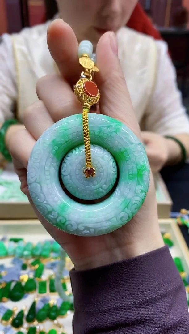 颈饰未镶嵌翡翠吊坠