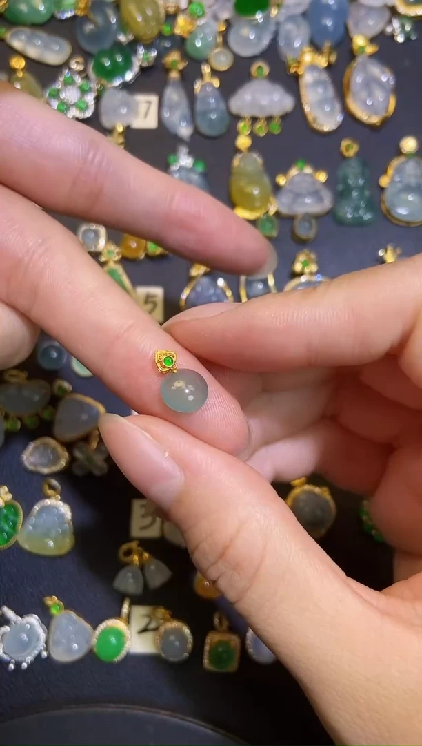 翡翠18K金镶嵌吊坠(不含链)1