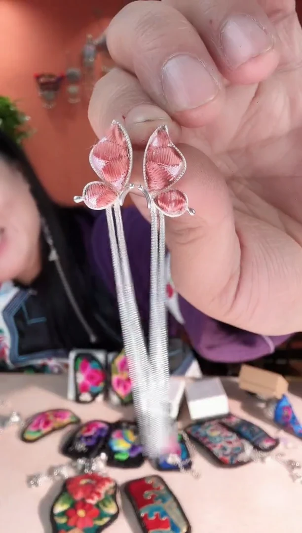 织绣苗银苗绣手工刺绣耳钉82