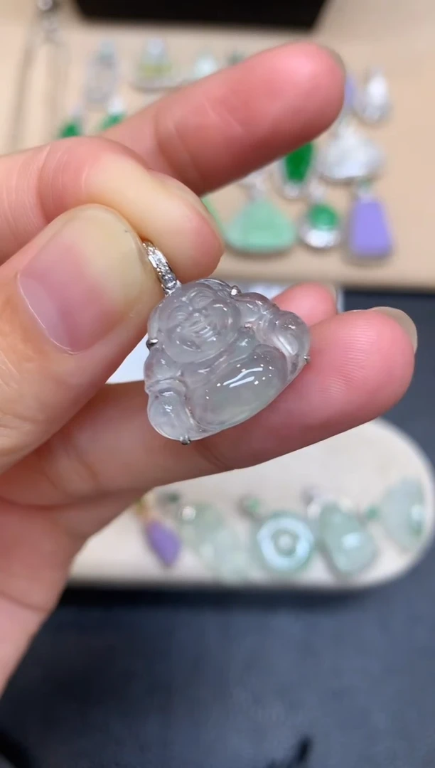 颈饰18K金镶嵌翡翠佛公【无服务费