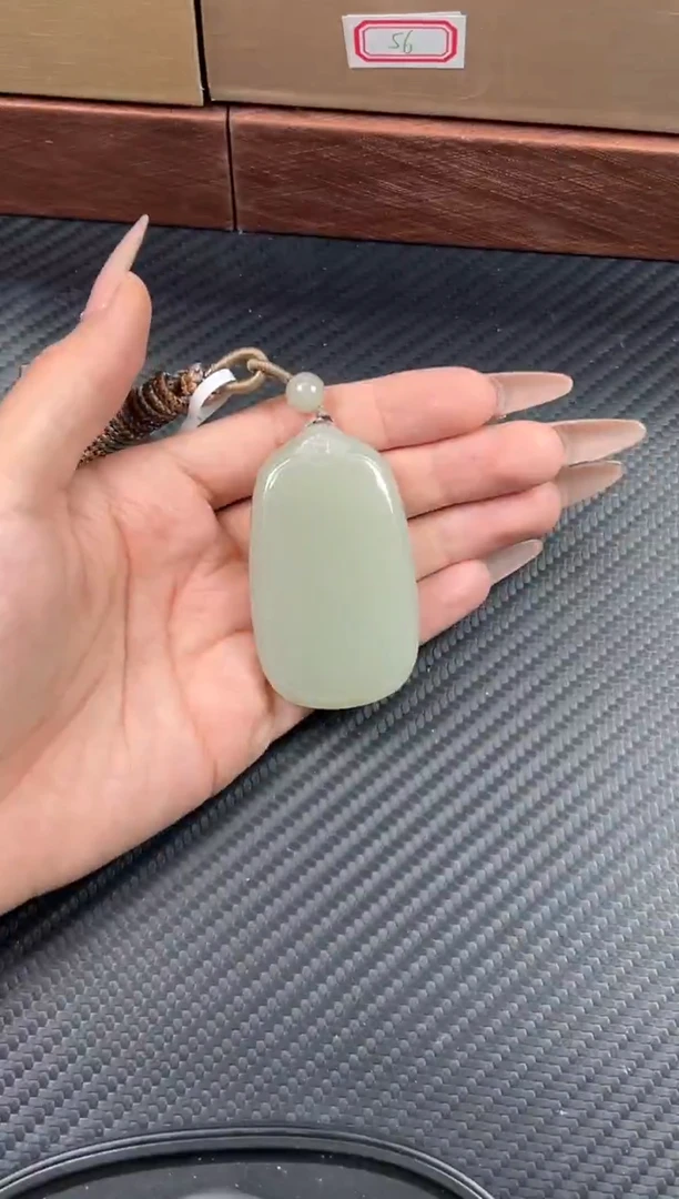 吊坠(赠链)未镶嵌和田玉且末近矿微色差吊坠