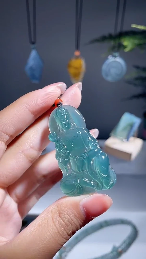 颈饰未镶嵌翡翠观音自在