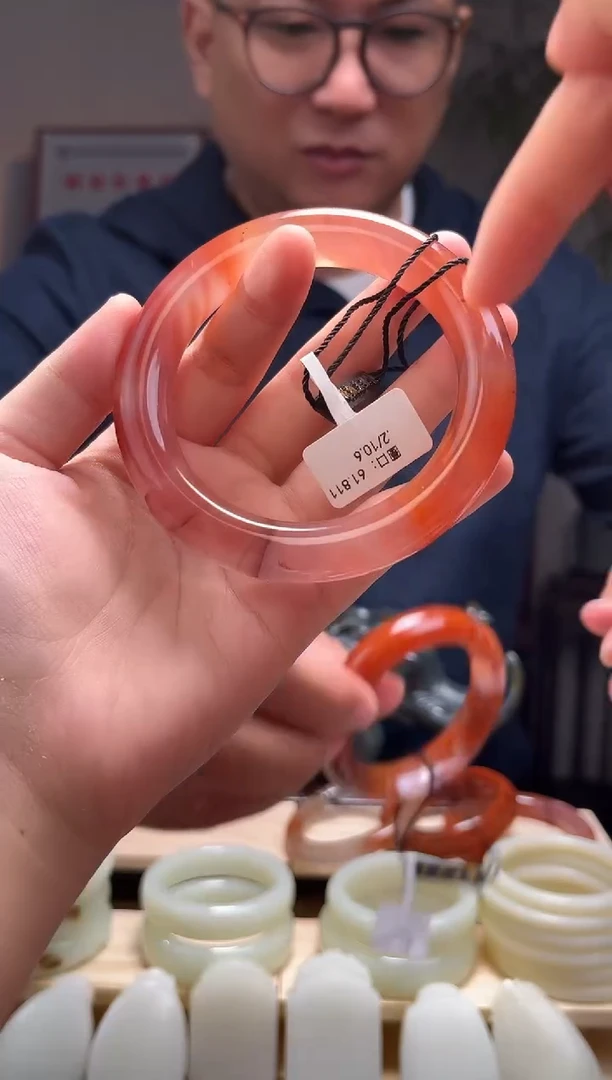 南红玛瑙未镶嵌颈饰手镯/55.8