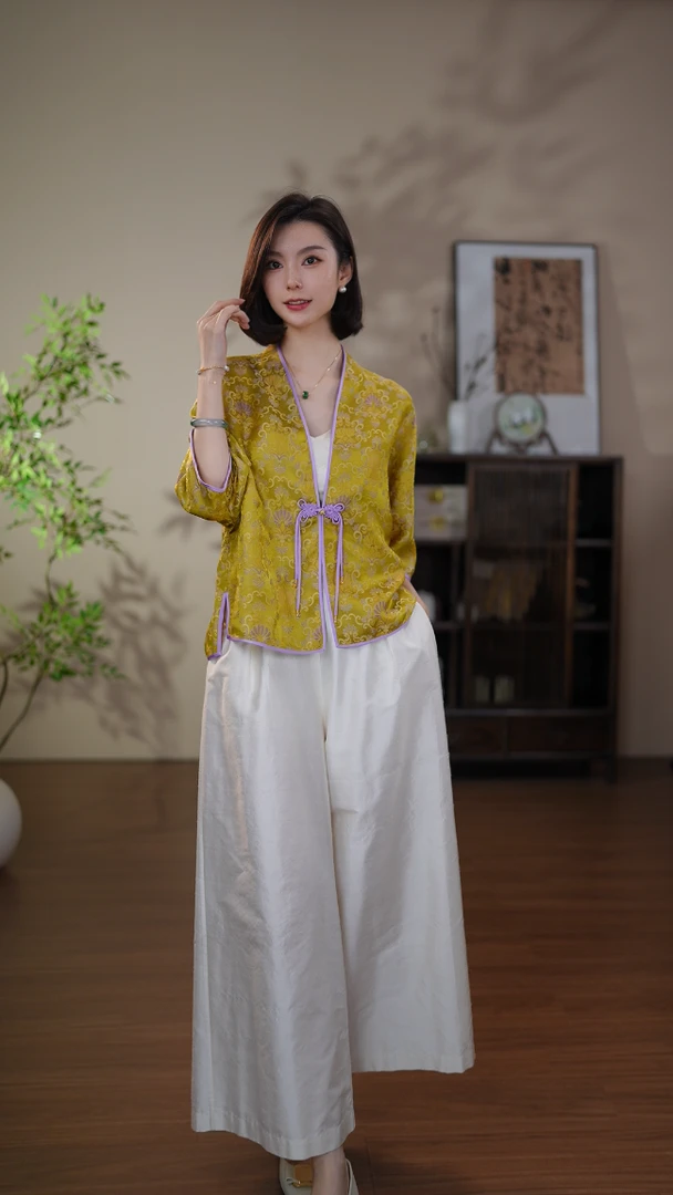 GONG QUE【一池金月】新中式蚕丝暗纹日化手工扣对襟七分袖外套3263