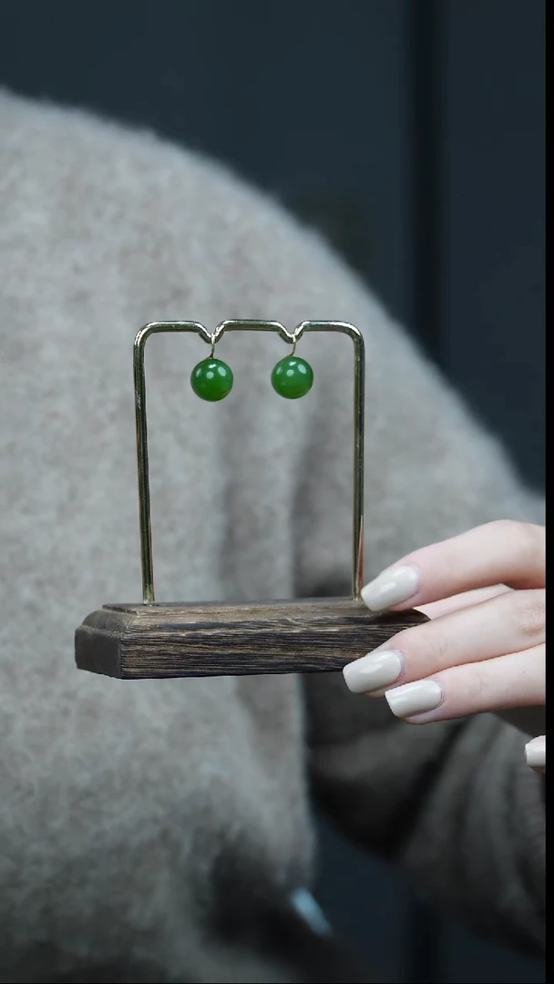 18K金镶嵌和田玉耳饰1