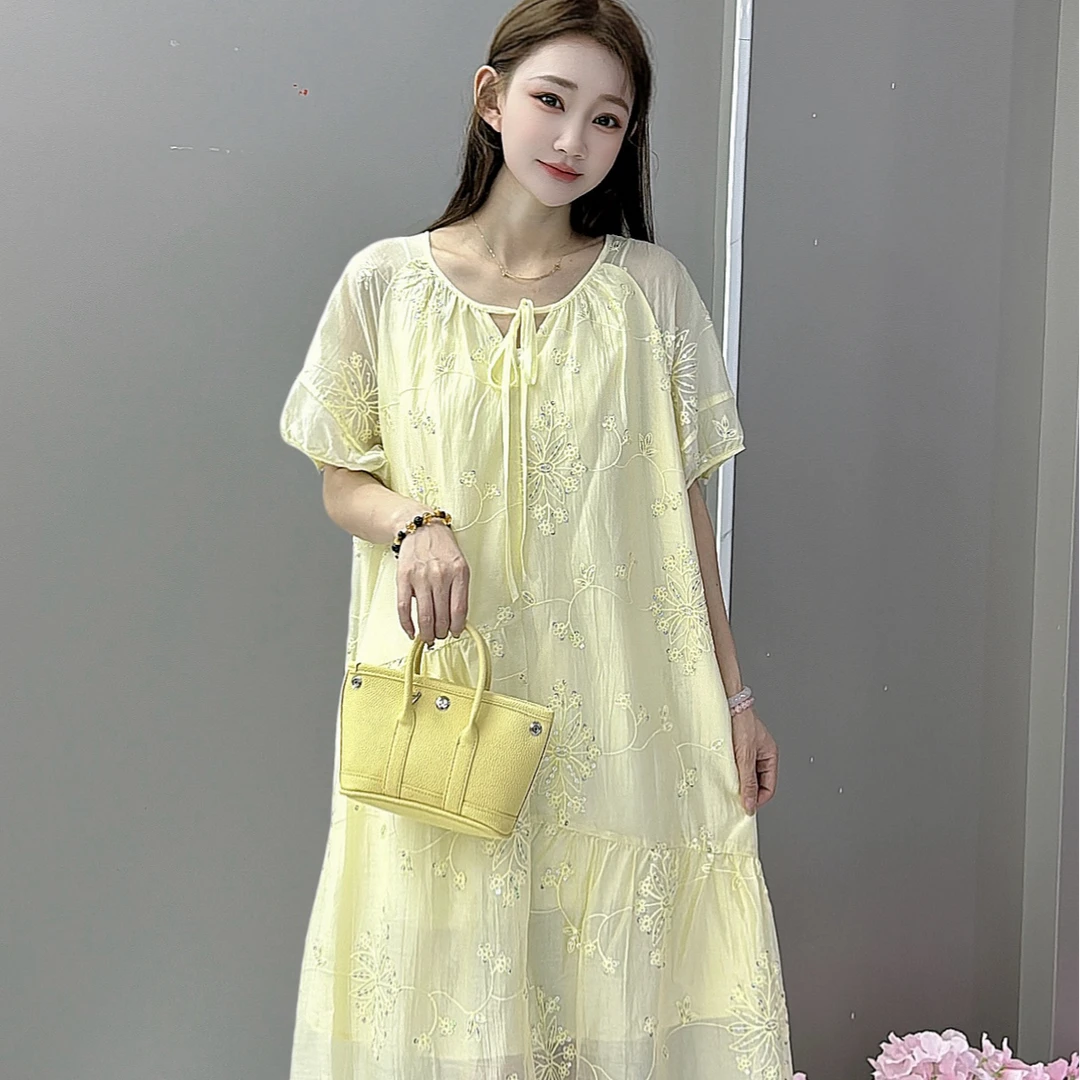 圆领A字裙肌理感法式度假连衣裙女2025夏泡泡袖娃娃裙R200