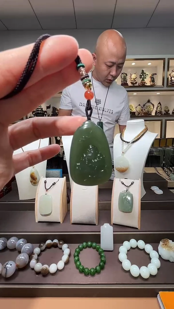 和田玉未镶嵌颈饰苏