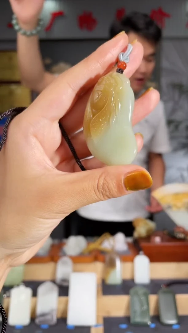 和田玉未镶嵌颈饰1