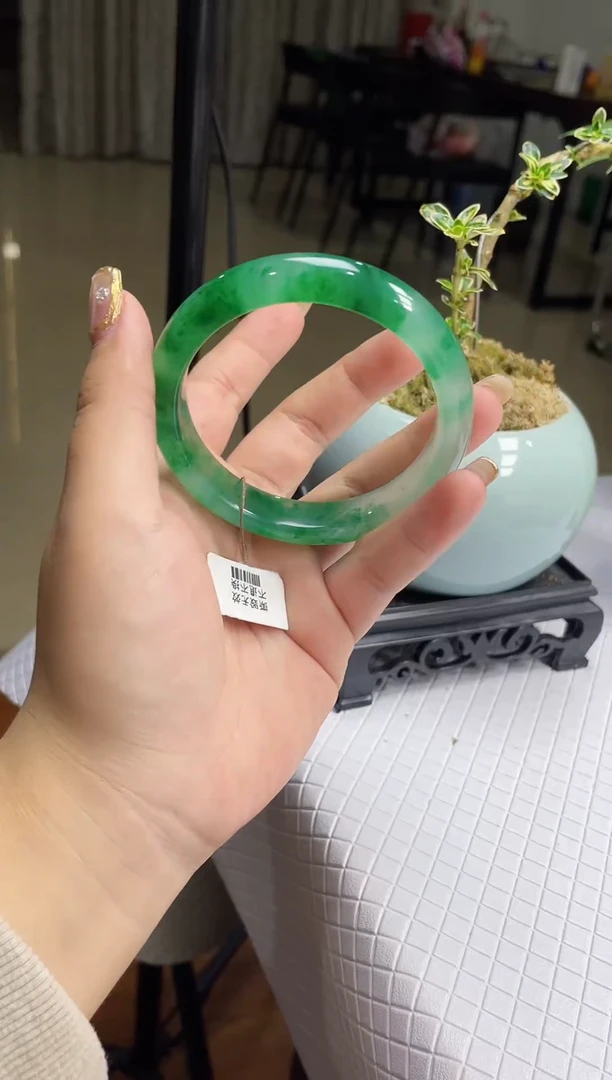 【闪购商品】石英质玉手镯未镶嵌非洲翠手镯多样性发货