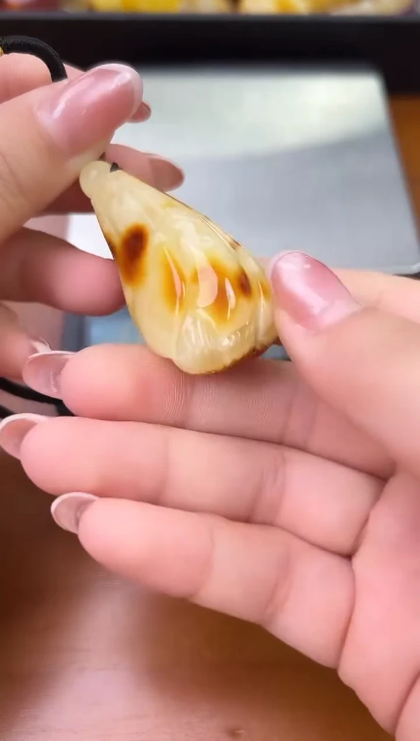 未镶嵌蜜蜡裸石琥珀蜜蜡吊坠