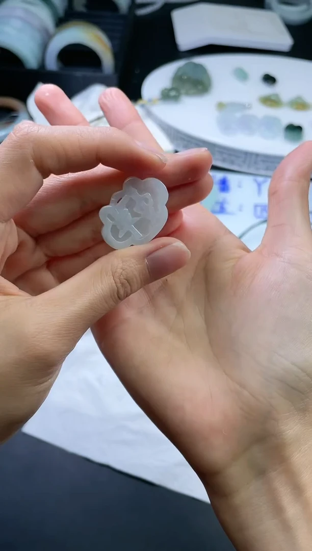 【闪购商品】翡翠挂件未镶嵌如意锁