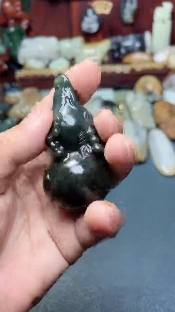 和田玉未镶嵌把件-