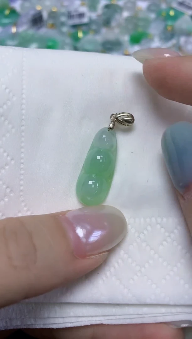 翡翠未镶嵌颈饰天然缅甸翡翠A货