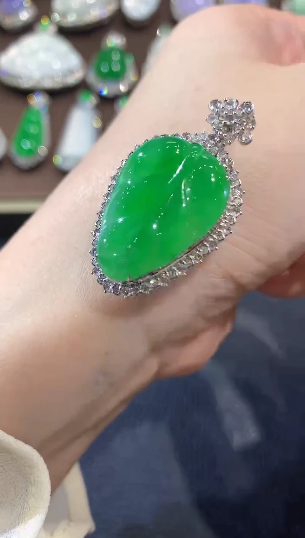 吊坠(不含链)18K金镶嵌翡翠C1