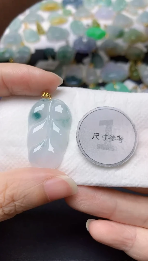 翡翠18K金镶嵌颈饰天然缅甸A货翡翠
