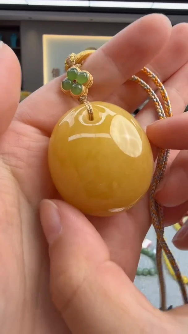 琥珀颈饰未镶嵌273秒拍号 假一罚三