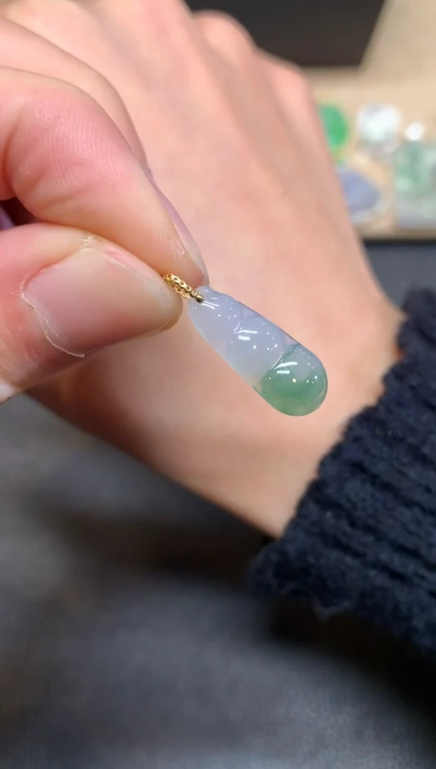 【闪购商品】翡翠颈饰18K金镶嵌福豆【无服务费】