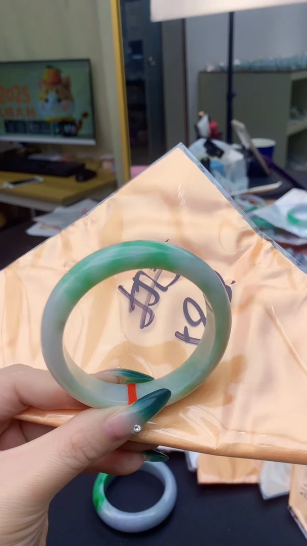 【闪购商品】翡翠手镯未镶嵌1068664385