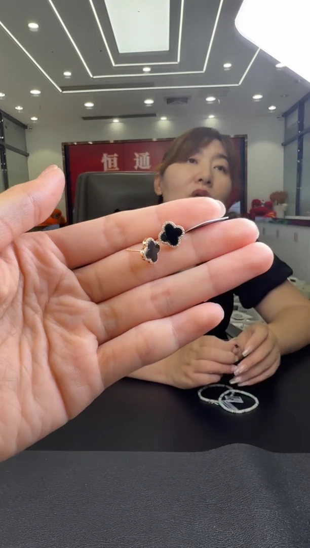 翡翠18K金镶嵌颈饰耳饰一对