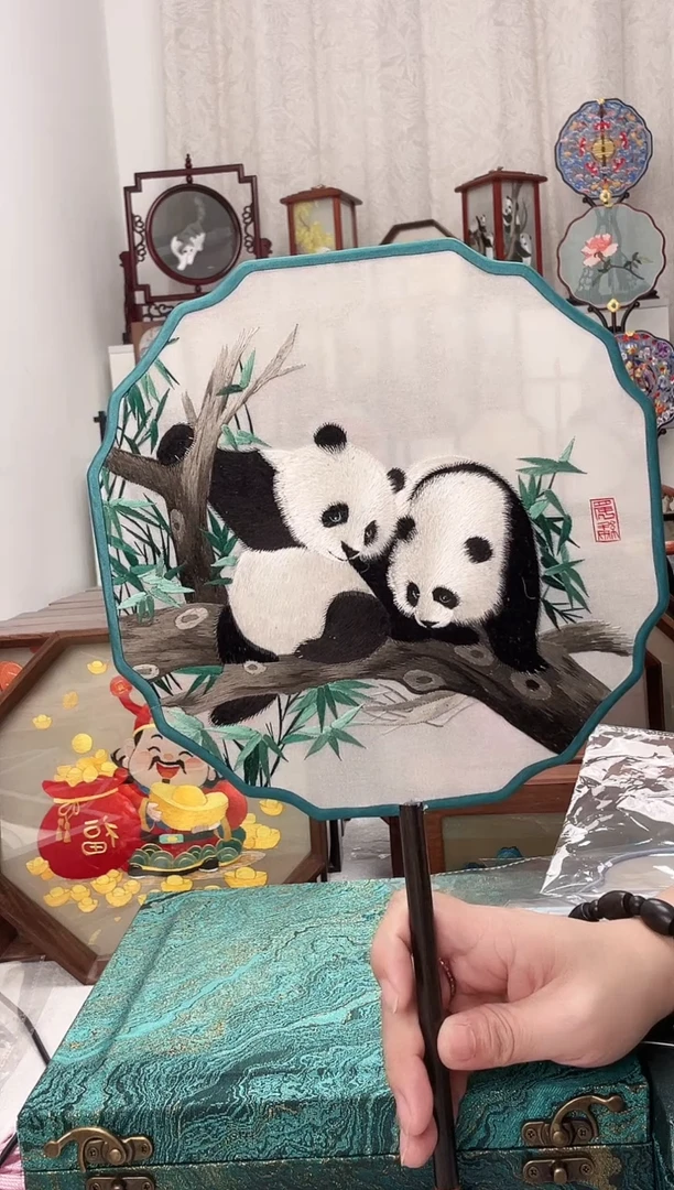扇子苏绣作品手工精品摆台