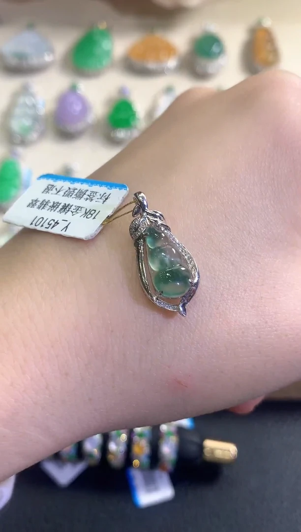 吊坠(不含链)18K金镶嵌翡翠冬日珠宝Q77