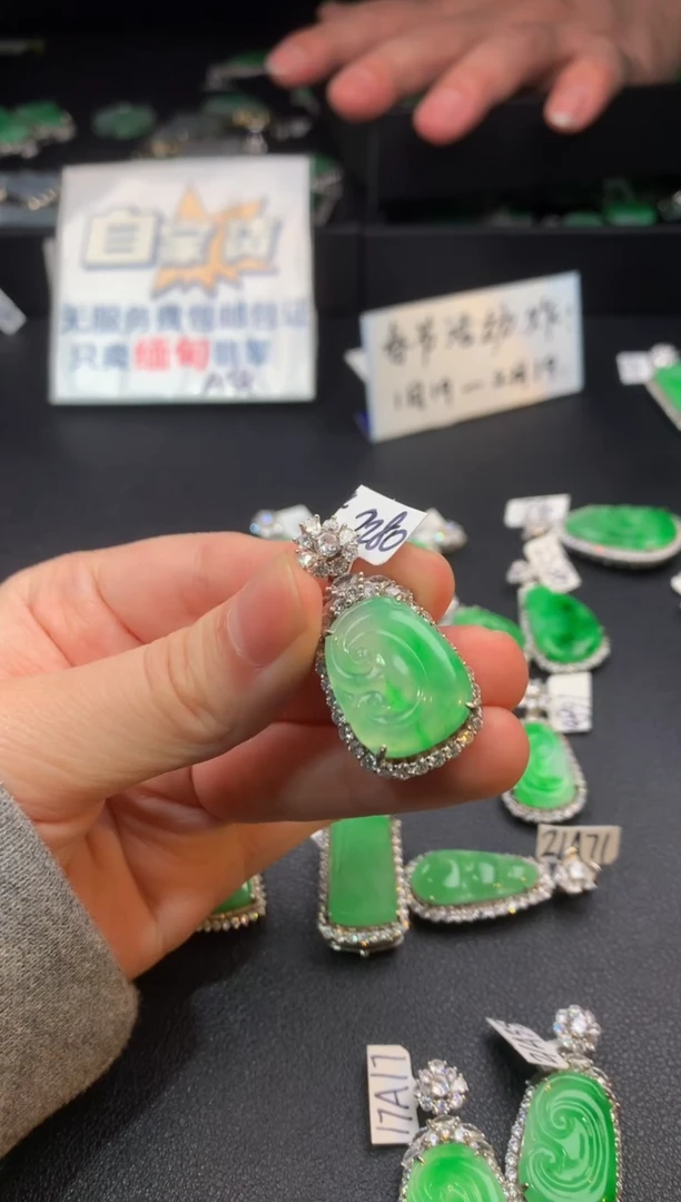 【闪购商品】翡翠颈饰银S925镶嵌翡翠1