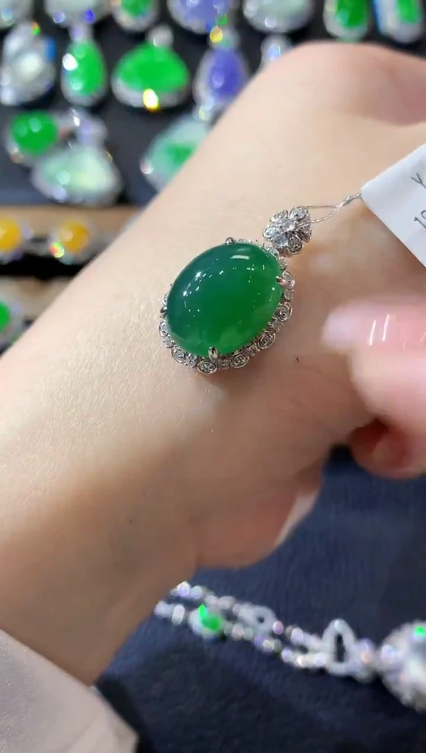 吊坠(不含链)18K金镶嵌翡翠A70