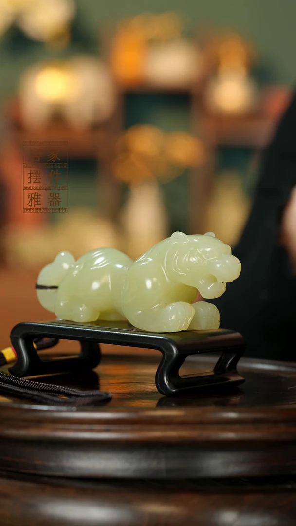 玉《伏虎如虎添翼》摆件