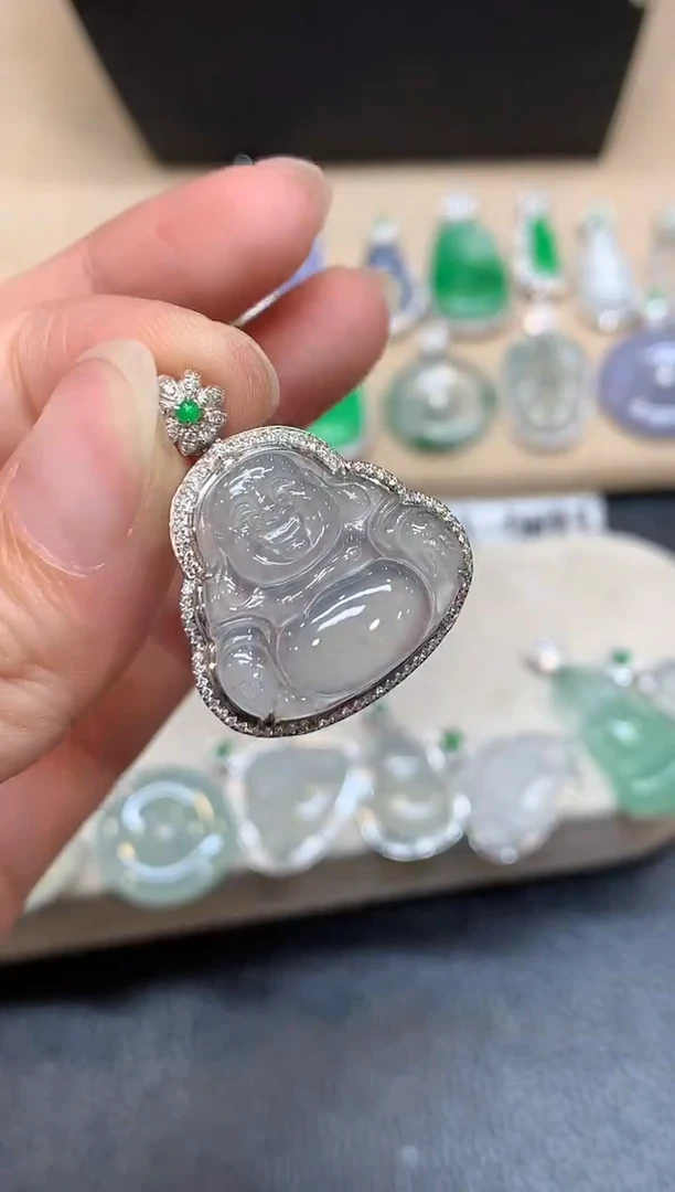 颈饰18K金镶嵌翡翠佛公【无服务费